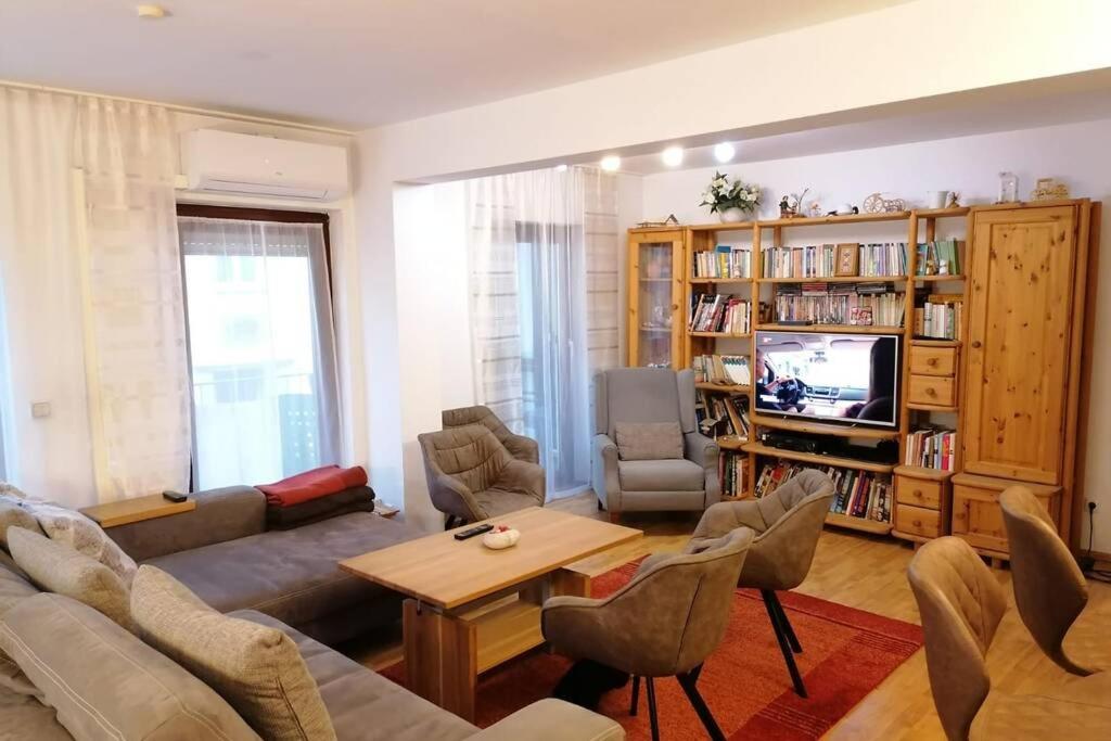 Lage Im Zentrum Und Am Hofgarten 150qm Mit Klima, 2xbalkon, Aufzug, Familienfreundlich